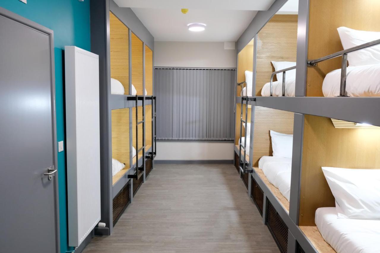 Cwtsh Hostel Swansea Exterior foto A typical room at a typical hotel